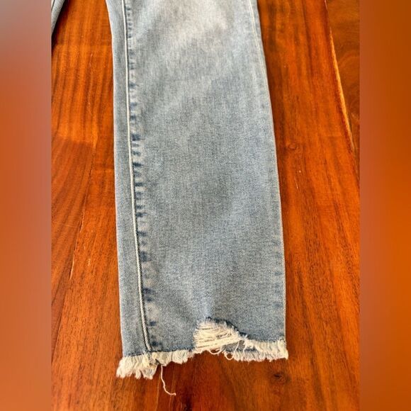 NWT Destructed frayed hem Button Fly High Rise Skinny Jeans Light Wash  sz 29/8 - Picture 12 of 16